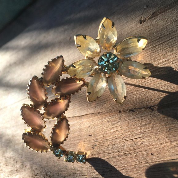 Juliana D&E Vintage Flower Spray Pin Brooch Rhinestone & Opaque Stone